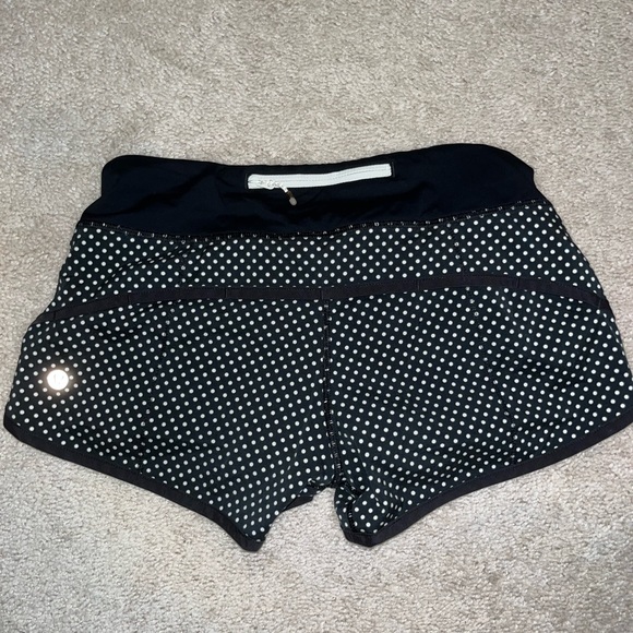 Lululemon black with polka dots speed short 2.5” - size 2 - Picture 2 of 3